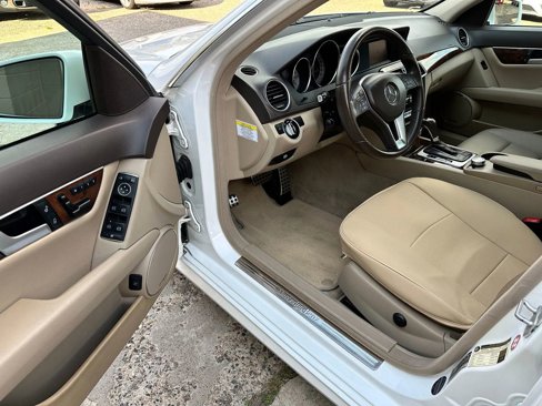Used 2013 Mercedes-Benz C 300 4MATIC Sedan w/ Premium 1 Pkg image 9