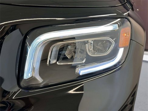 Used 2022 Mercedes-Benz GLB 250 4MATIC image 7