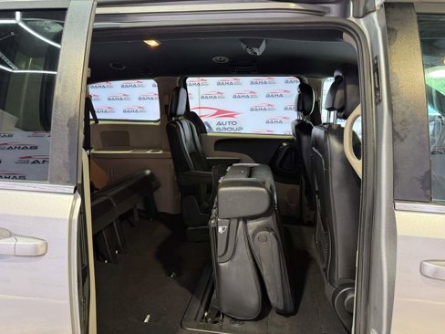 Used 2017 Dodge Grand Caravan SXT image 34