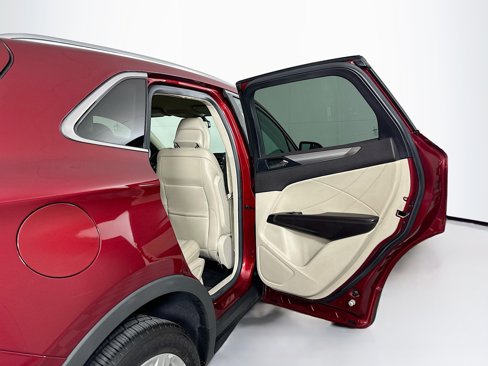 Used 2017 Lincoln MKC Premiere image 28