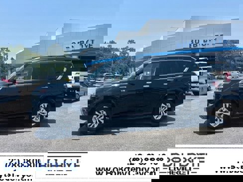 Used 2021 Nissan Armada SV image 1