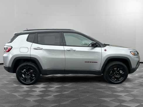 Used 2024 Jeep Compass Trailhawk image 8