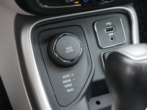 Used 2018 Jeep Compass Latitude w/ Popular Equipment Group image 19