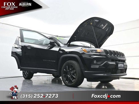 Used 2023 Jeep Compass Latitude w/ Convenience Group image 32