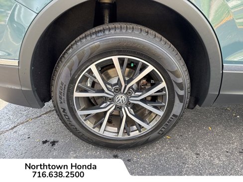 Used 2020 Volkswagen Tiguan SE w/ Panoramic Sunroof Package image 13