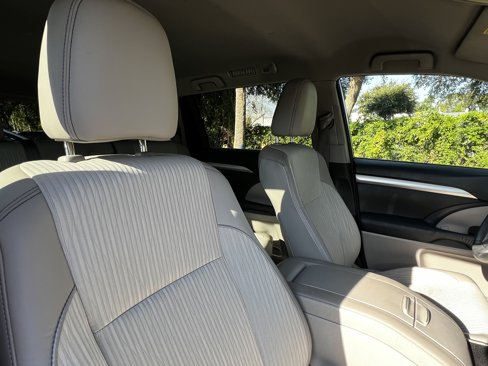 Used 2015 Toyota Highlander LE image 44
