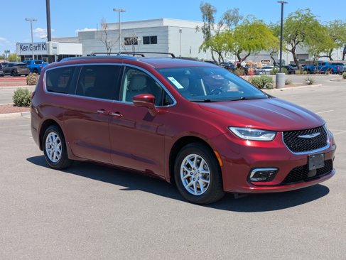 Used 2021 Chrysler Pacifica Touring-L image 8