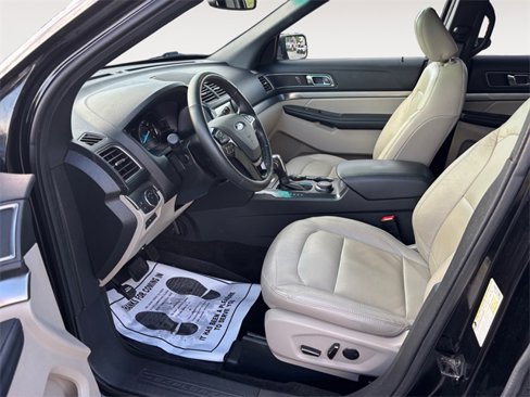 Used 2018 Ford Explorer XLT w/ Equipment Group 202A image 9