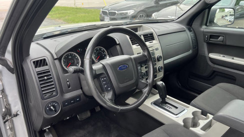 Used 2010 Ford Escape XLT image 10