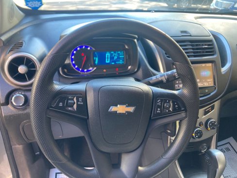Used 2016 Chevrolet Trax LT w/ LT Sun and Sound Package image 18