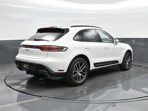 Used 2025 Porsche Macan image 6