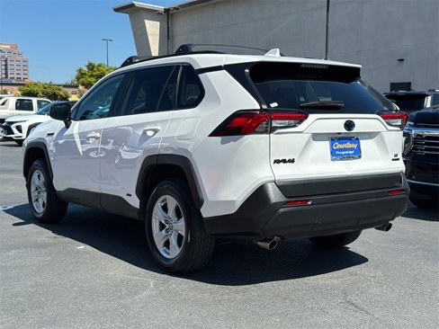 Used 2021 Toyota RAV4 LE image 9