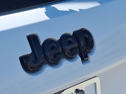 Used 2018 Jeep Grand Cherokee Altitude image 30