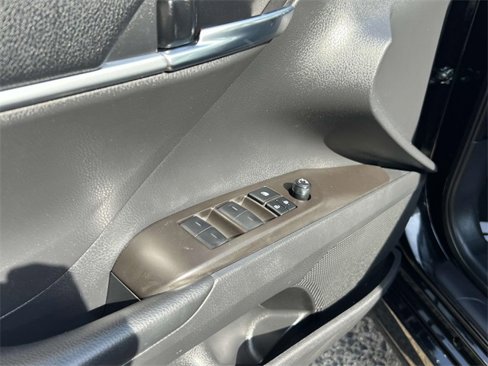 Used 2022 Toyota Camry LE image 14