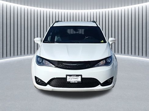Used 2020 Chrysler Pacifica Touring-L image 2