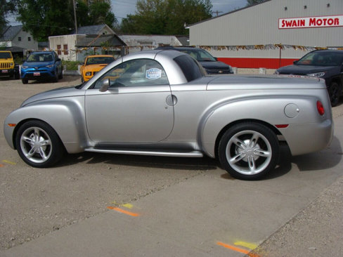 Used 2004 Chevrolet SSR w/ Preferred Equipment Group image 9