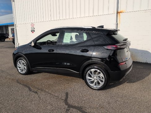 Used 2023 Chevrolet Bolt EUV LT w/ Comfort Package image 4