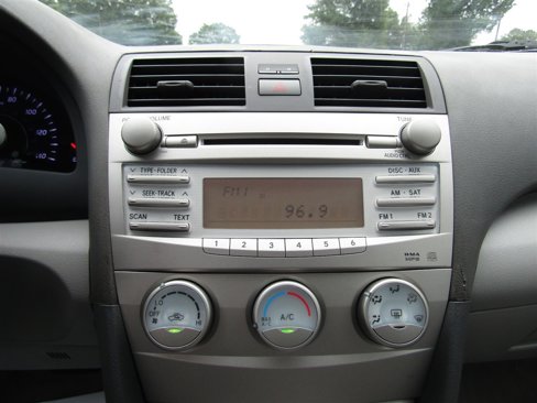 Used 2010 Toyota Camry image 29