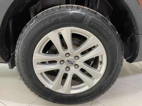 Used 2018 Ford Explorer XLT w/ Equipment Group 201A image 11