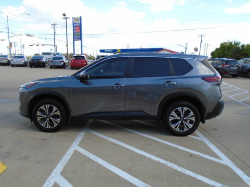 Used 2023 Nissan Rogue SV image 3