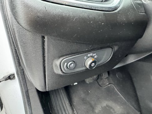 Used 2018 Chevrolet Equinox LT image 12