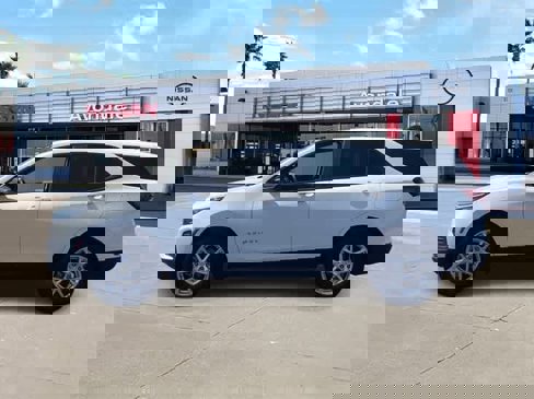 Used 2024 Chevrolet Equinox LS w/ LS Convenience Package image 3