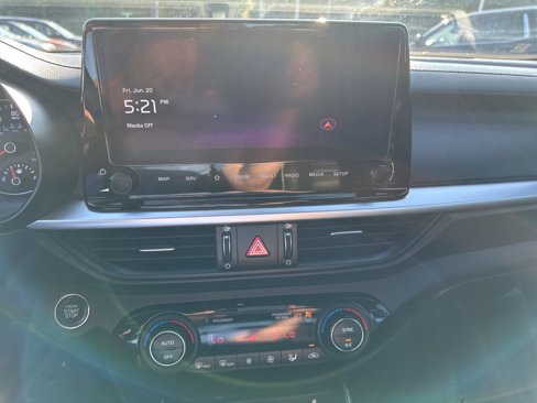 Used 2023 Kia Forte GT-Line w/ GT-Line Premium Package image 15