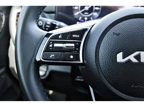 Used 2024 Kia Seltos EX image 18