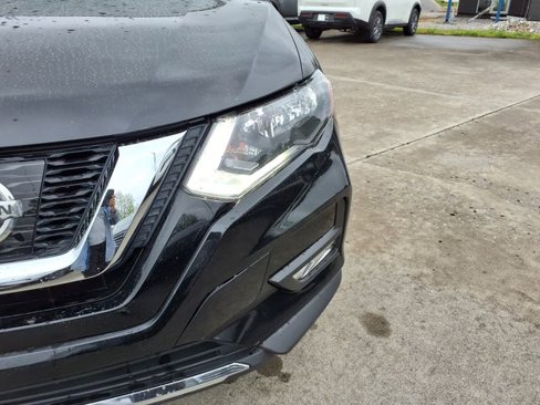 Used 2017 Nissan Rogue SV image 12