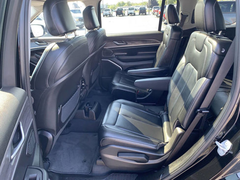 Used 2023 Jeep Grand Cherokee L Limited w/ Black Appearance Package image 17