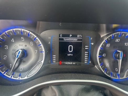 Used 2019 Chrysler Pacifica Touring-L image 21