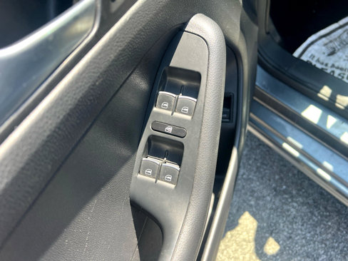 Used 2015 Volkswagen Jetta TDI SEL image 11