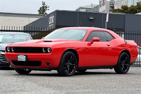 Used 2018 Dodge Challenger SXT w/ Blacktop Package image 8