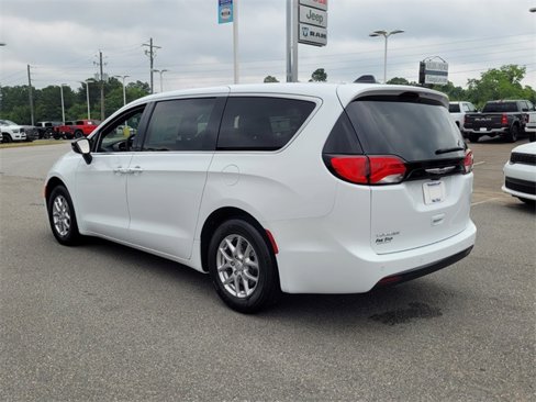 New 2025 Chrysler Voyager LX image 10