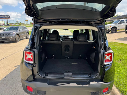 Used 2015 Jeep Renegade Limited image 10