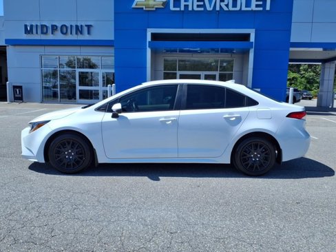 Used 2025 Toyota Corolla LE image 7