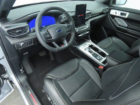 Used 2020 Ford Explorer ST w/ ST Street Pack image 9