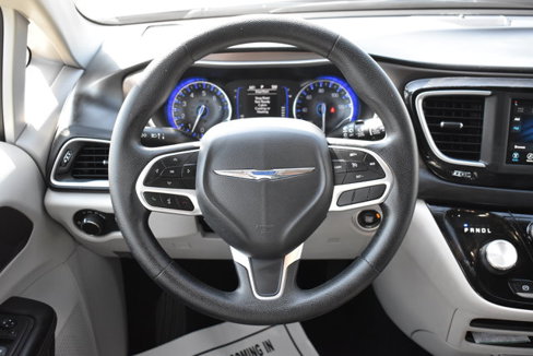 Used 2019 Chrysler Pacifica LX image 16