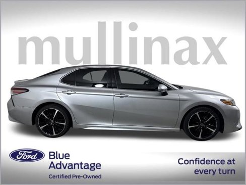 Used 2018 Toyota Camry XSE image 3