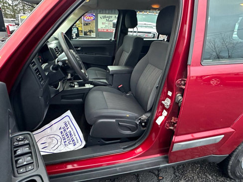 Used 2012 Jeep Liberty Sport image 9