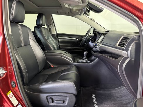 Used 2017 Toyota Highlander AWD V6 image 28