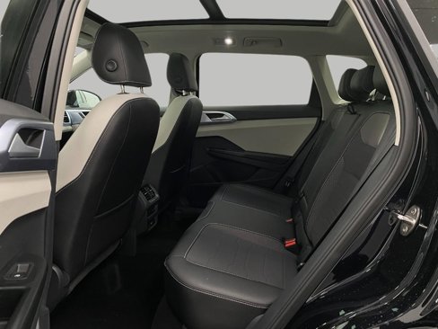 New 2025 Volkswagen Taos SE image 24