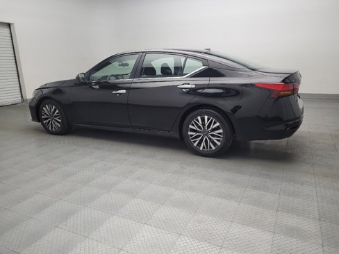 Used 2023 Nissan Altima 2.5 SV image 3