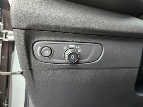 Used 2023 Buick Envision Essence image 7