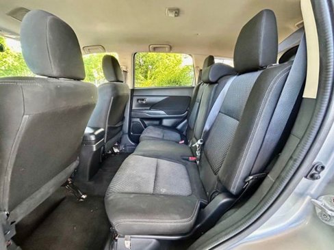 Used 2018 Mitsubishi Outlander SE image 7