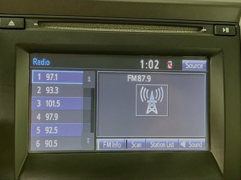 Used 2017 Toyota Camry SE image 25