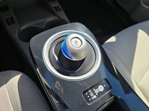 Used 2012 Nissan Leaf SL image 28