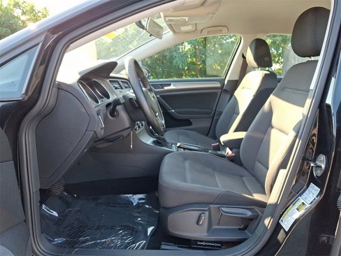Used 2017 Volkswagen Golf S image 13