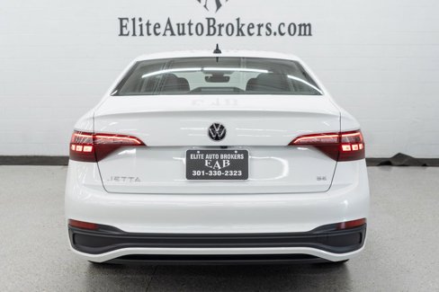 Used 2024 Volkswagen Jetta SE w/ Panoramic Sunroof Package image 4