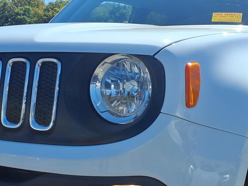 Used 2018 Jeep Renegade Latitude w/ Cold Weather Group image 20